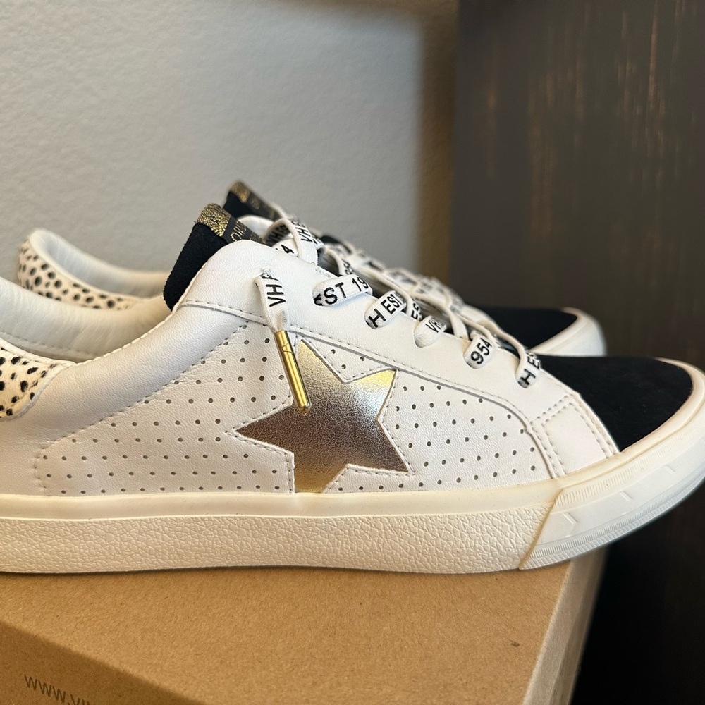 Vintage Havana Sneakers in Shoes - Picture 6 of 8
